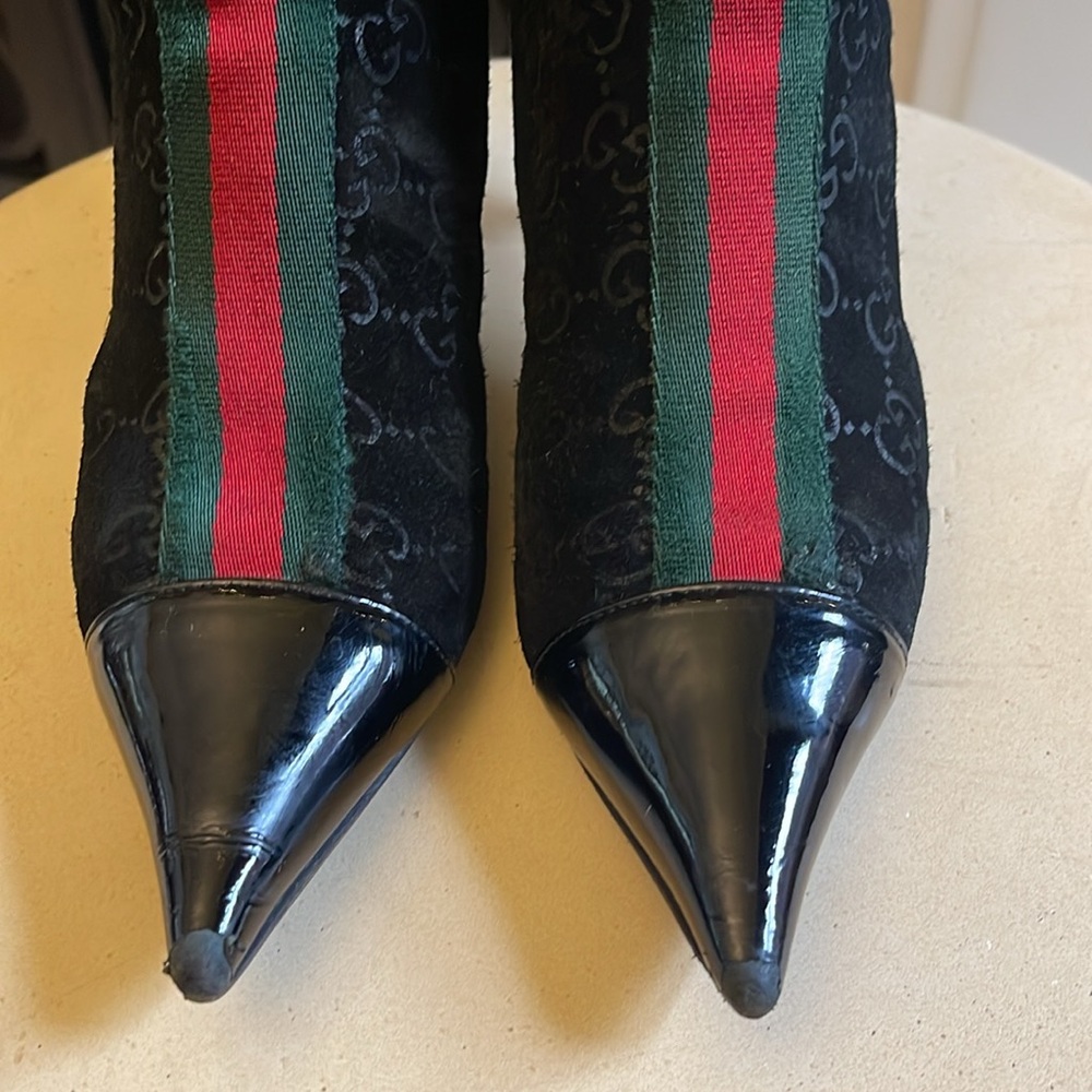 Gucci Black Suede Pointed Toe Ankle Boots with Red & Green Stripe - Picture 3 of 12